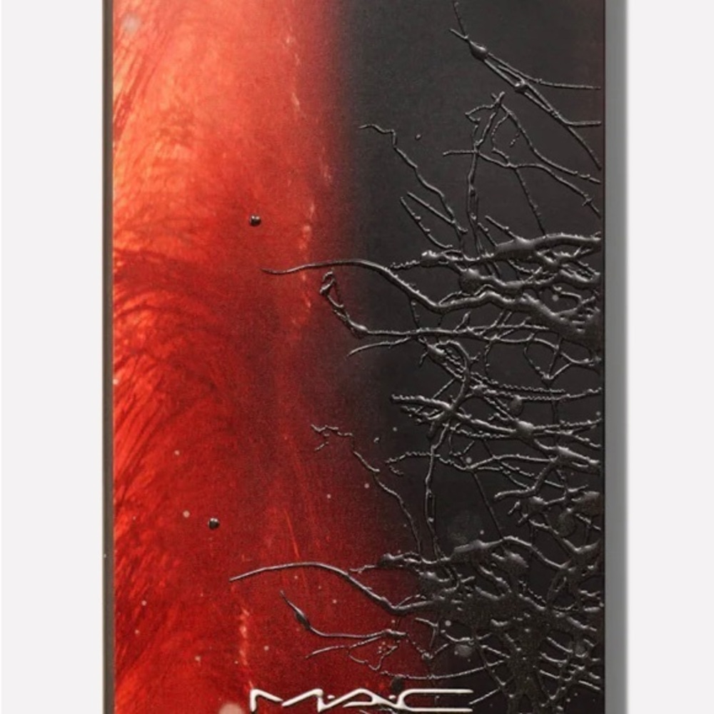 MAC THE VOID EYE PALETTE/ M·A·C X STRANGER THINGS